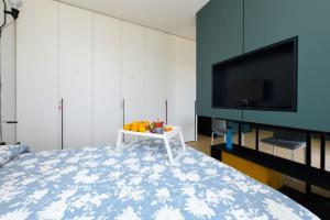 a bedroom with a bed with a table with fruit on it at Blue Breeze Apartment in Salò