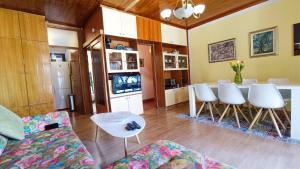 Kuchyň nebo kuchyňský kout v ubytování Family villa on the coast