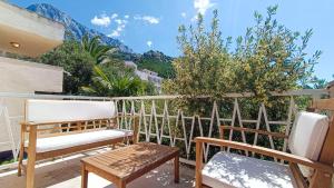 Nespecifikovaný výhled na hory nebo výhled na hory při pohledu z vily