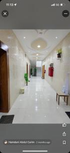 a hallway of a building with a hallway sidx sidx sidx at فواصل الشمال للشقق المخدومة in Rafha