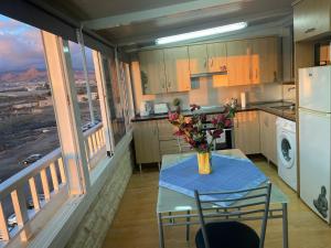 Kuchyň nebo kuchyňský kout v ubytování Small rooftop, Ocean view + 18 fotografií