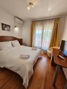 Llit o llits en una habitació de Hotel Prvan