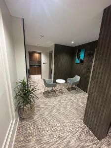 Sunset Hotel for Hotel Services的休息区