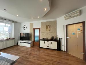 TV a/nebo společenská místnost v ubytování Apartament Muszelka