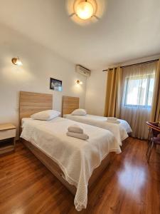 Llit o llits en una habitació de Hotel Prvan