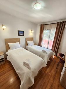 Llit o llits en una habitació de Hotel Prvan