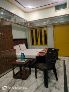 Posezení v ubytování NIDHIVAN P. GUEST HOUSE
