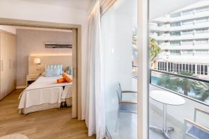 Postel nebo postele na pokoji v ubytování VIVA Eden Lago + 37 fotografií