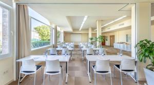 a conference room with white tables and white chairs at VIVA Blue & Spa in Playa de Muro