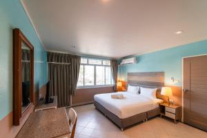 Katil atau katil-katil dalam bilik di Nature's Hideaway by Ratana, Rawai +139 gambar