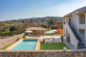 Výhled na bazén z ubytování Villa Alegria a Casa II by Villa Plus nebo okolí