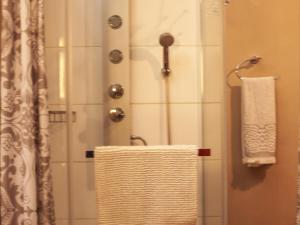 a bathroom with a towel hanging from a shower at De Avond Rust in Oudtshoorn