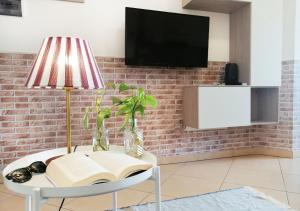 Μια τηλεόραση ή/και κέντρο ψυχαγωγίας στο HoliHome_Parri