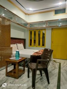 Posezení v ubytování NIDHIVAN P. GUEST HOUSE