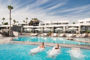 A piscina localizada em La Isla y el Mar, Hotel Boutique ou nos arredores