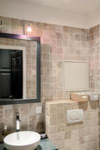 a bathroom with a sink and a mirror at studio d'ALO in Clamart
