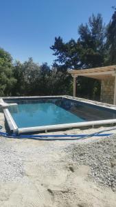 Imagen de la galería de Maison Des Oliviers AFYTHOS 9 PERSONNES 4CHAMBRES PISCINE PRIVEE, en Kassandria