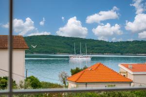 Imagen de la galería de DANICA Luxury SeaSide Apartment, en Šibenik