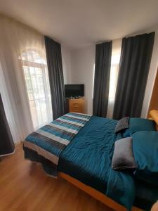 Postel nebo postele na pokoji v ubytování Beautiful 3 Room Apartment with Pool and Sea view Aheloy