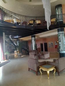 Posezení v ubytování Beautiful 3 Room Apartment with Pool and Sea view Aheloy