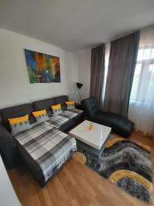 Postel nebo postele na pokoji v ubytování Beautiful 3 Room Apartment with Pool and Sea view Aheloy