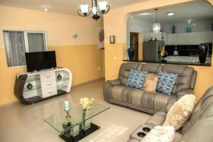 Area soggiorno di Zeyden Place Apt 2