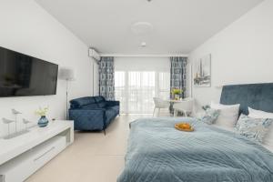 Posteľ alebo postele v izbe v ubytovaní Aquamarina Prima Studio by the BEACH by Noclegi Renters