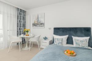 Posteľ alebo postele v izbe v ubytovaní Aquamarina Prima Studio by the BEACH by Noclegi Renters