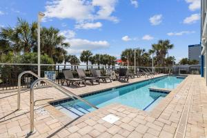 Swimmingpoolen hos eller tæt på Bay View Resort 1707A