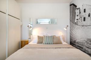 Katil atau katil-katil dalam bilik di Ojra NEW apartment with seaview +34 gambar