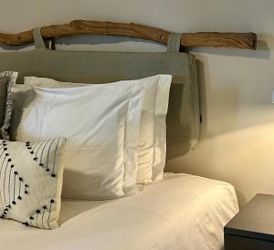 Postel nebo postele na pokoji v ubytování Calheta Boutique Houses