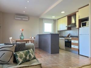 Dapur atau dapur kecil di Apartamento Sant Pere Pescador, 2 dormitorios, 5 personas - ES-89-110