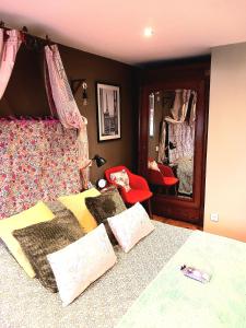 a bedroom with two beds and a large mirror at GITE Le Relais de la Baie in Millencourt-en-Ponthieu
