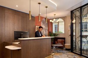 Μέλη του προσωπικού του Timhotel Palais Royal