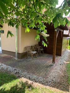 Vonkajšia záhrada v ubytovaní Prána Apartman