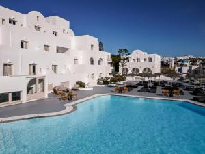 Piscina en o cerca de Santorini Palace