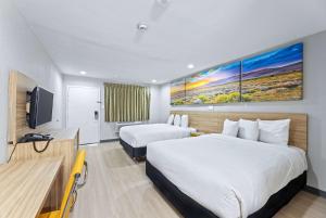 Postel nebo postele na pokoji v ubytování Days Inn by Wyndham McKinney + 37 fotografií