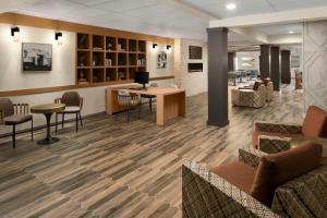 Posezení v ubytování DoubleTree by Hilton North Salem