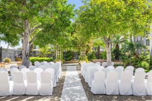 Doubletree by Hilton Buena Park外面的花园