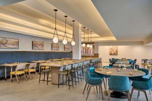 Doubletree by Hilton Buena Park餐厅或其他用餐的地方