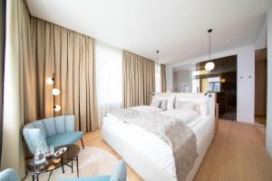 Voodi või voodid majutusasutuse Apollo AchtQuartier Das Hotel am Mondsee toas
