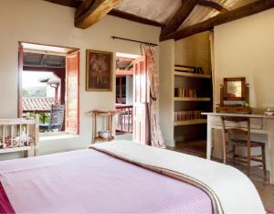 a bedroom with a bed and a desk and a window at Apartamento Coral in Revilla de Cepeda