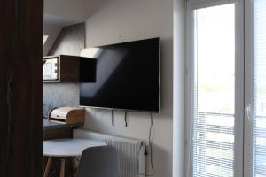 En TV eller et underholdningssystem på SK Apartments