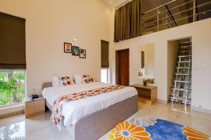 Ένα ή περισσότερα κρεβάτια σε δωμάτιο στο Eden Villas by Incred Stays 4 BHK Pvt Pool Villa, Calangute, North Goa +40 φωτογραφίες