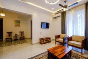 Μια τηλεόραση ή/και κέντρο ψυχαγωγίας στο Eden Villas by Incred Stays 4 BHK Pvt Pool Villa, Calangute, North Goa