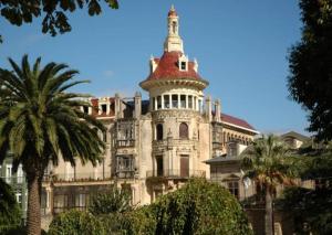 an old building with a tower on top of it at Casa de campo en Ribadeo in Ribadeo