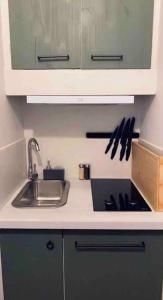 Küche/Küchenzeile in der Unterkunft COSY HOME - Metro Paris -