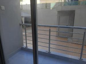 een raam met uitzicht op een trap bij Casablanca appartement for family in Casablanca