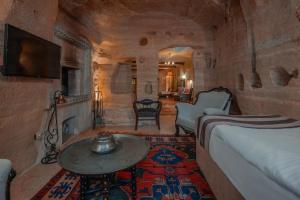 TV a/nebo společenská místnost v ubytování Aydinli Cave Hotel