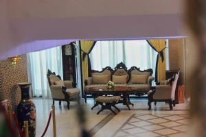 Majliss Hotel Downtown的休息区